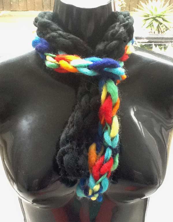 Bright and Handy finger knitted woolen scarf