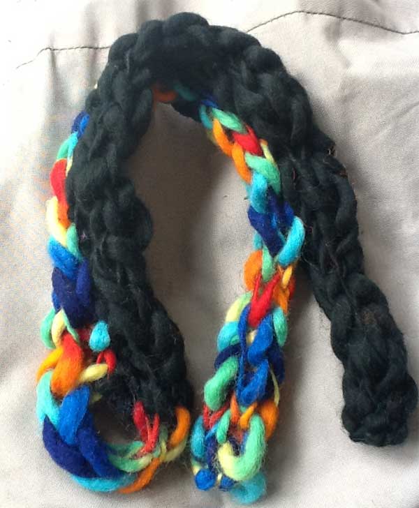Bright and Handy finger knitted woolen scarf